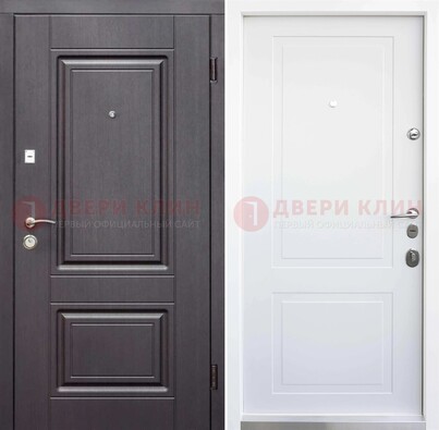 Темная входная дверь с белой МДФ внутри ДМ-238 в Жуковском