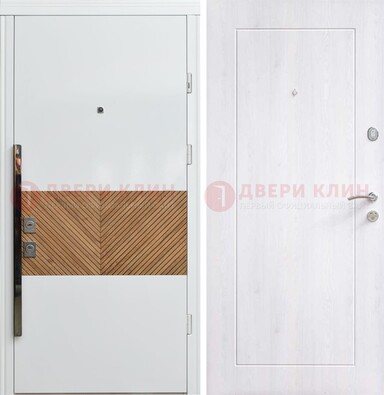 Белая железная дверь МДФ горизонтальной вставкой ДМ-265 в Жуковском