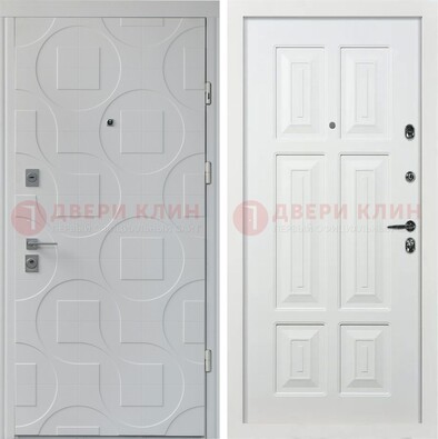Белая стальная дверь в квартиру с панелями МДФ ДМ-494 в Железнодорожном
