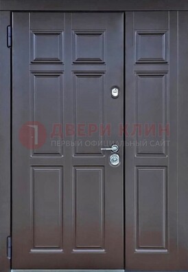 Тёмная двухстворчатая входная дверь для коттеджа с МДФ ДМ-533 в Жуковском