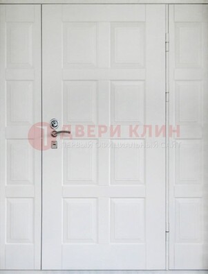 Белая входная дверь для коттеджа с МДФ ДМ-536 в Жуковском