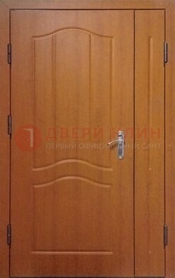 Коричневая двухстворчатая тамбурная дверь с МДФ ДМ-538 в Жуковском