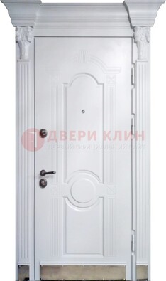 Белая металлическая дверь с массивом дуба для дома ДМД-59 в Жуковском