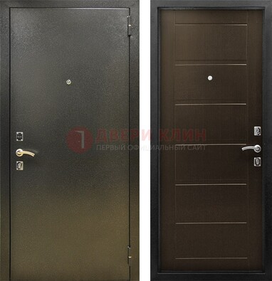 Темная металлическая дверь с порошковым напылением ДП-105 в Серпухове