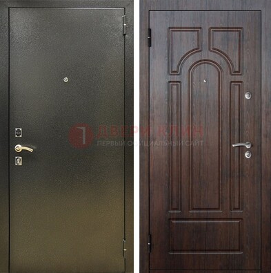 Железная темно-серая дверь с порошковым напылением и МДФ Тисненый орех ДП-275 в Жуковском