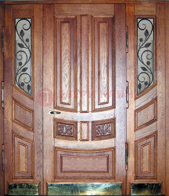 Парадная дверь со стеклом и ковкой ДПР-35 для загородного дома в Жуковском