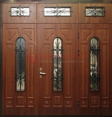 Парадная дверь с металлическими вставками и ковкой ДПР-72 в дом в Жуковском