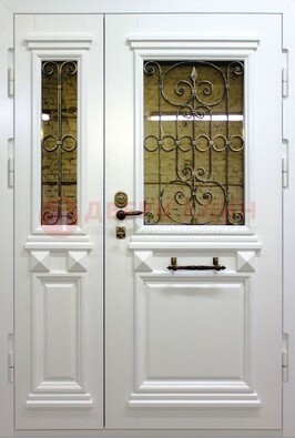 Белая парадная металлическая дверь со стеклом и ковкой ДПР-83 в Жуковском