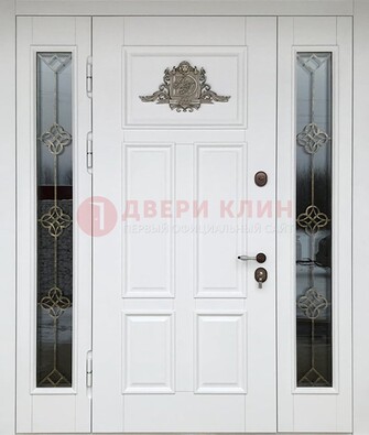 Белая входная парадная дверь со стеклом и ковкой ДПР-92 в Жуковском