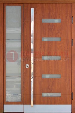Коричневая металлическая дверь со стеклом ДС-72 в Жуковском