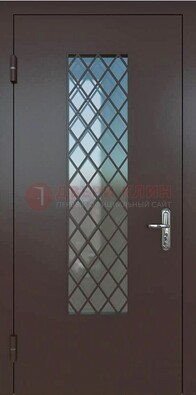 Темная металлическая дверь с решеткой и стеклом ДС-7 в Жуковском