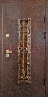 Металлическая дверь с порошковым напылением со стеклом и ковкой ДСК-110 в Великом Новгороде