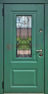 Зеленая металлическая дверь со стеклом и ковкой ДСК-113 в Дмитрове