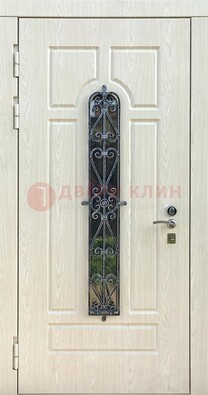 Светлая стальная дверь со стеклом и ковкой ДСК-118 в Дмитрове