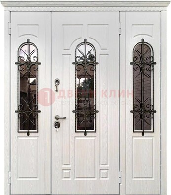 Белая распашная стальная дверь со стеклом и ковкой ДСК-125 в Жуковском