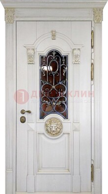 Белая железная дверь со стеклом и ковкой для кирпичного дома ДСК-155 в Санкт-Петербурге