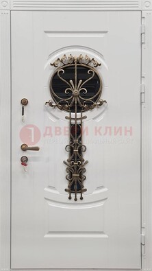 Светлая наружная дверь со стеклом и ковкой ДСК-158 в Жуковском