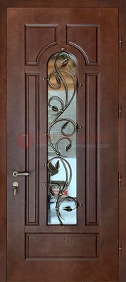 Коричневая наружная дверь со стеклом и ковкой для дома ДСК-159 в Талдоме