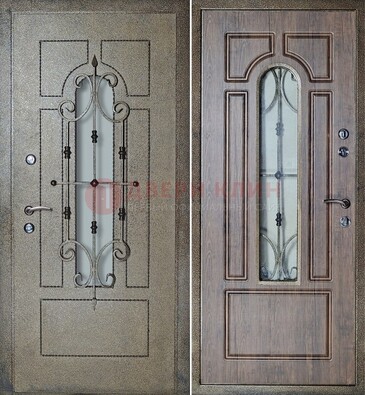 Внешняя стальная дверь со стеклом и ковкой зеленой ДСК-22 в Воронеже