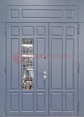 Серая двухстворчатая дверь Винорит со стеклом и ковкой ДСК-234 RAL 7024 в Жуковском