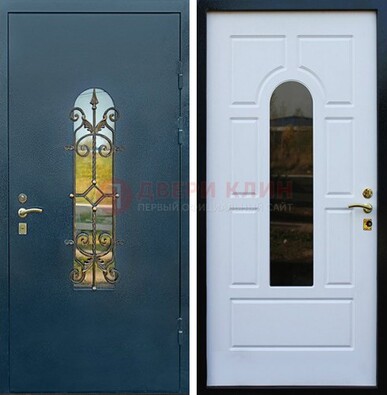 Входная дверь Дверь со стеклом и ковкой ДСК-71 для кирпичного дома в Тамбове