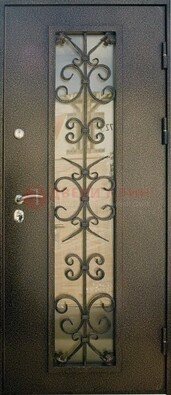 Входная дверь Дверь со стеклом и ковкой черного цвета ДСК-76 для веранды в Самаре