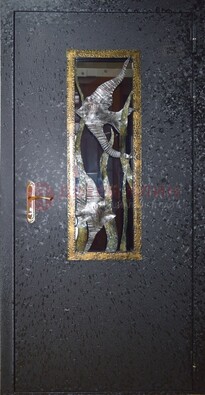 Металлическая дверь со стеклом и ковкой ДСК-82 для крыльца в Жуковском