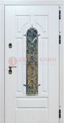 Белая остекленная металлическая дверь с ковкой ДСК-98 в Жуковском