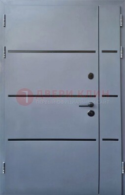 Серая металлическая тамбурная дверь с молдингами ДТМ-42 в Жуковском