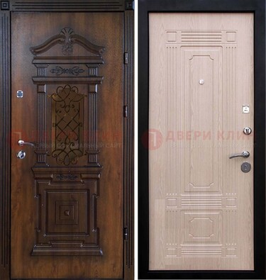 Входная коричневая дверь с виноритом и узором Белый дуб внутри ДВТ-126 в Жуковском