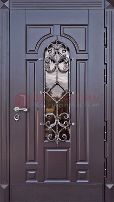 Темная уличная дверь с виноритом и стеклом с ковкой ДВТ-164 в Выборге