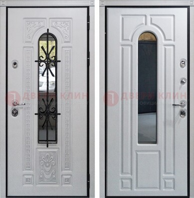 Белая стальная дверь с виноритом и ковкой снаружи ДВТ-197 в Жуковском