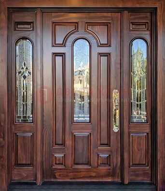 Железная классическая дверь с массивом дуба и витражом ВЖ-18 в Жуковском