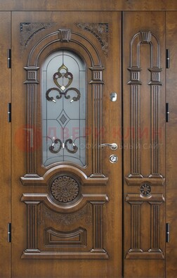 Коричневая двухстворчатая железная дверь с МДФ и витражом ВЖ-32 в Жуковском